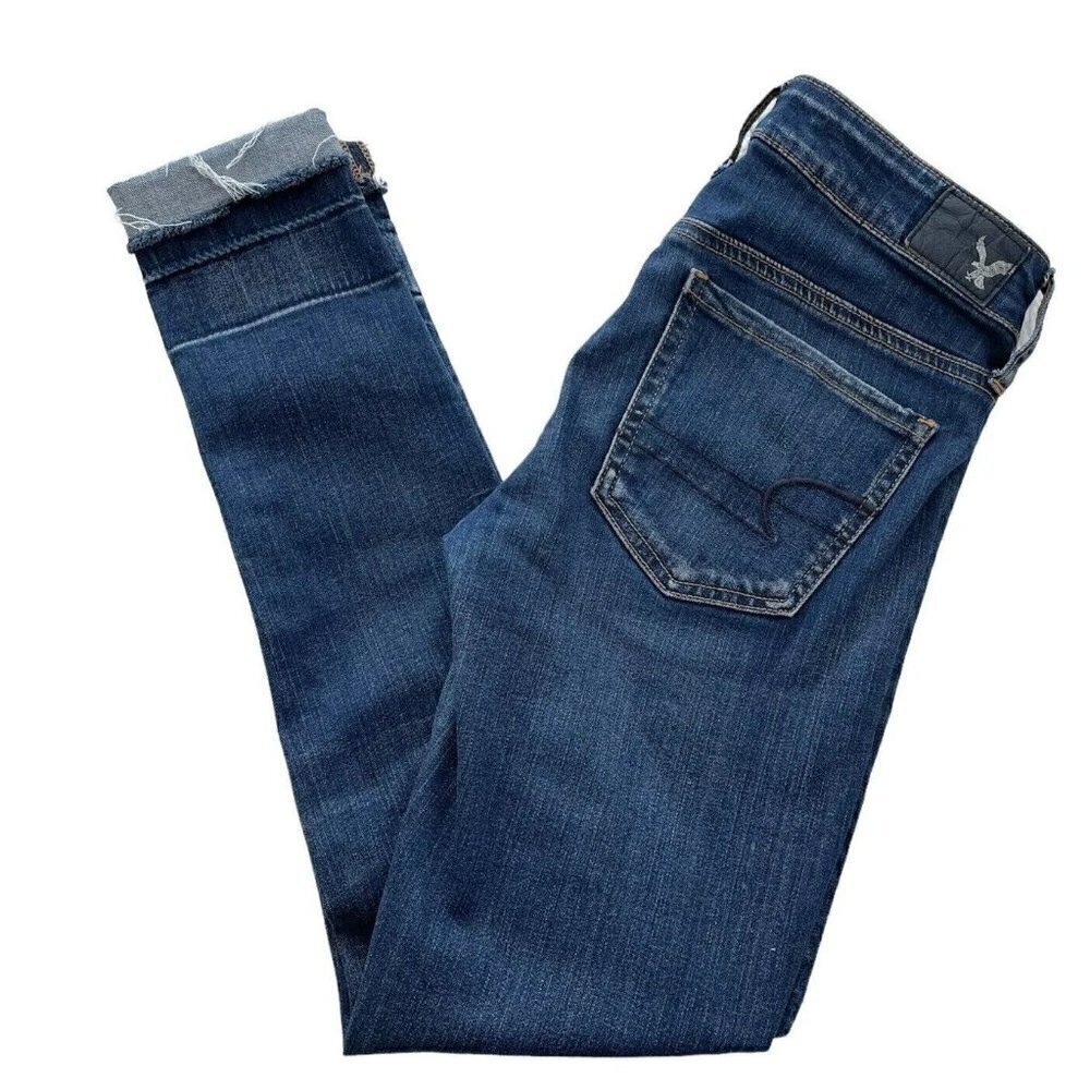 American Eagle Super Stretch Jegging Size 2 Crop  Distressed Raw Hem Jeans